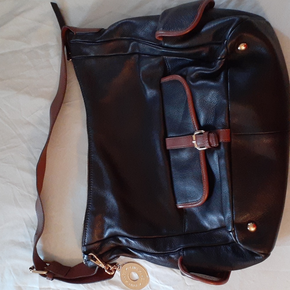 Isaac Mizarahi Black Leather Purse
